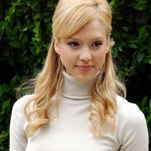 Meet your Posher, Azza